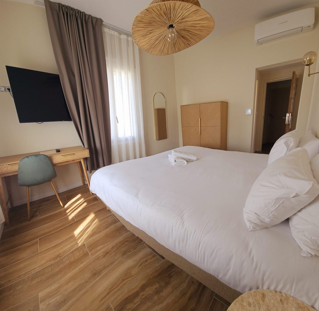 adonis sanary hotel